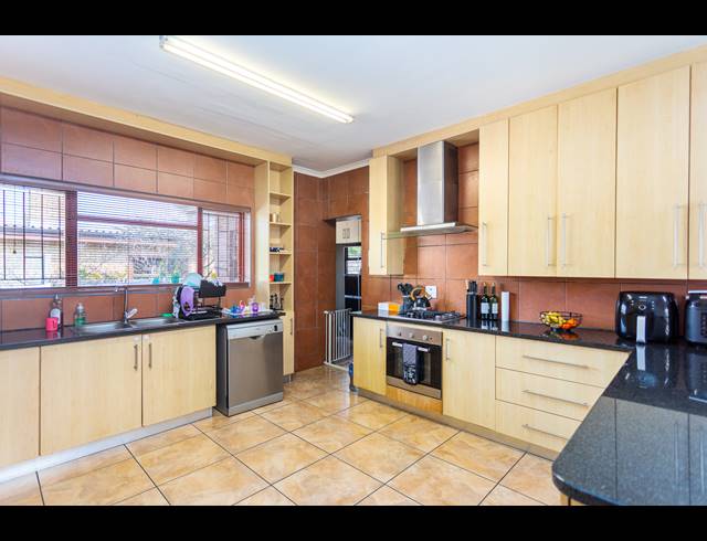 6 BEDROOM HOUSE RENTED IN DURBANVILLE CENTRAL